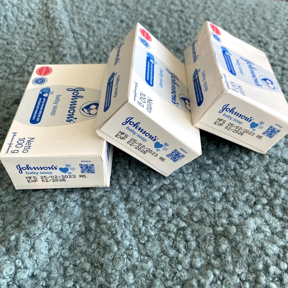 Johnson's Baby Soap Gentle Moisturizing Bath 100g Pack Of 3 - Picture 3 of 5